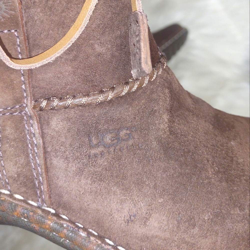 UGG Australia Cove Suede Bootie Sz 7 - Picture 3 of 11